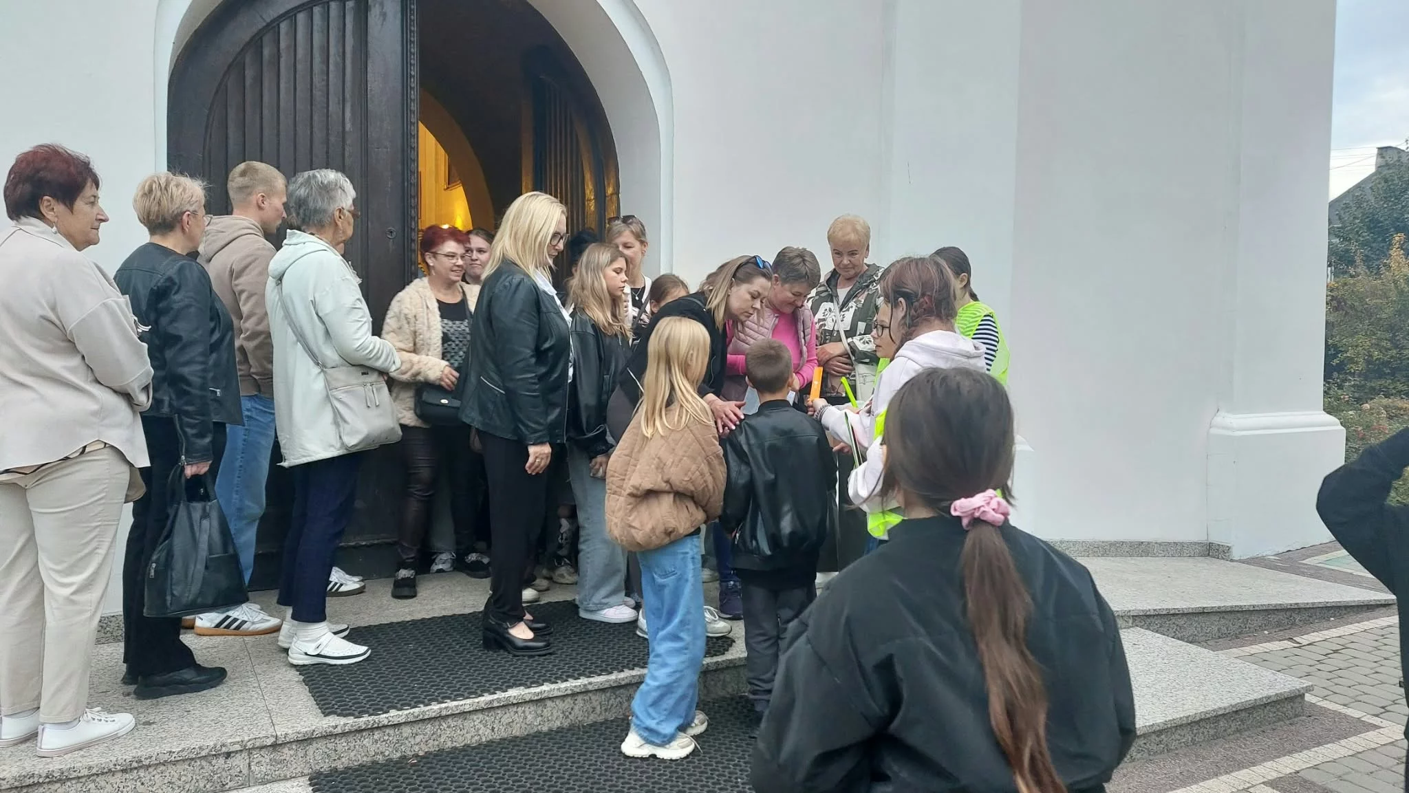 Gmina Żychlin. Uczniowie z Grabowa świecą przykładem. Kolejny raz zwracali uwagę na bezpieczeństwo na drodze