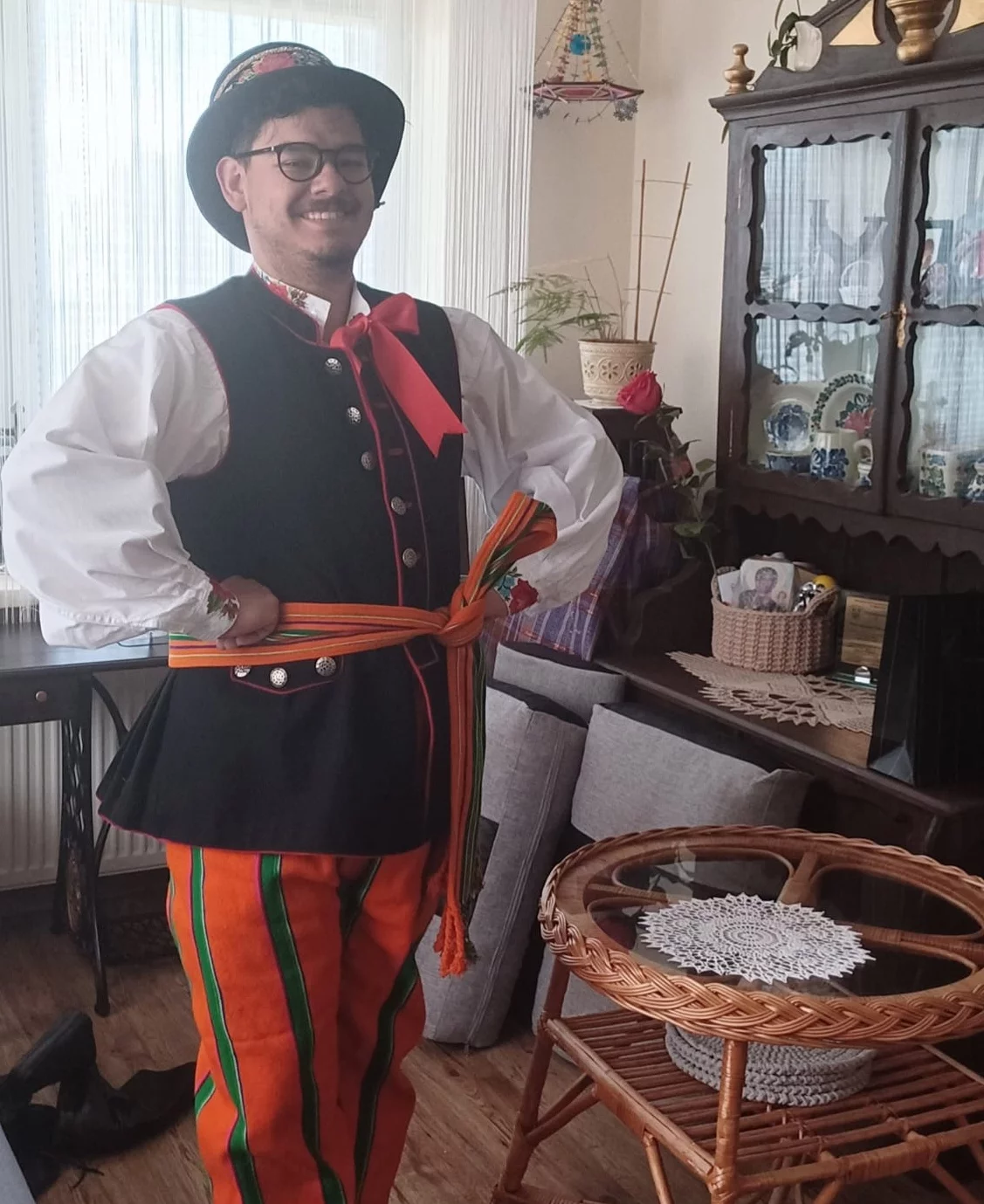 Brazyliczyk tka łowickie pasiaki. Niezwykła pasja Thiago Rodrigo