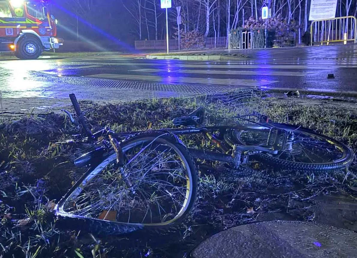 Zderzenie samochodu z rowerzystą pod Płockiem