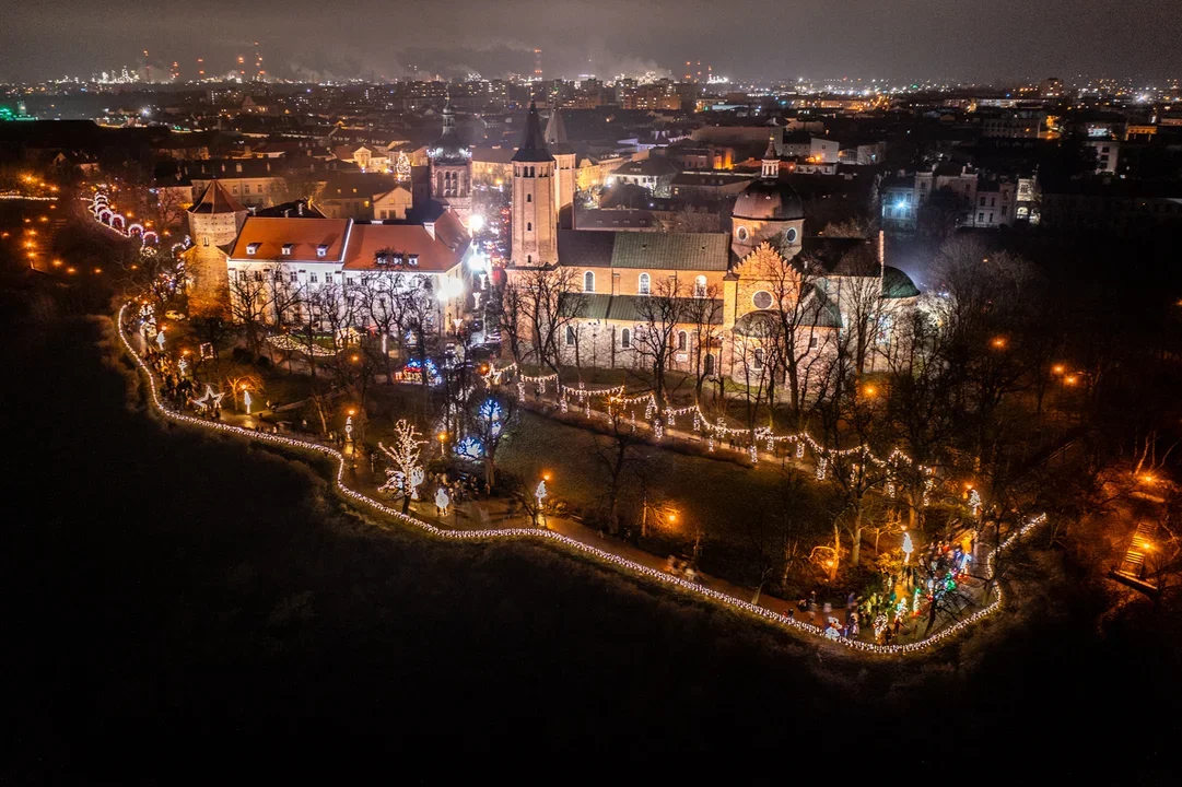 Lodowisko, baseny, wioska św. Mikołaja. Jak będą czynne w sylwestra i Nowy Rok?