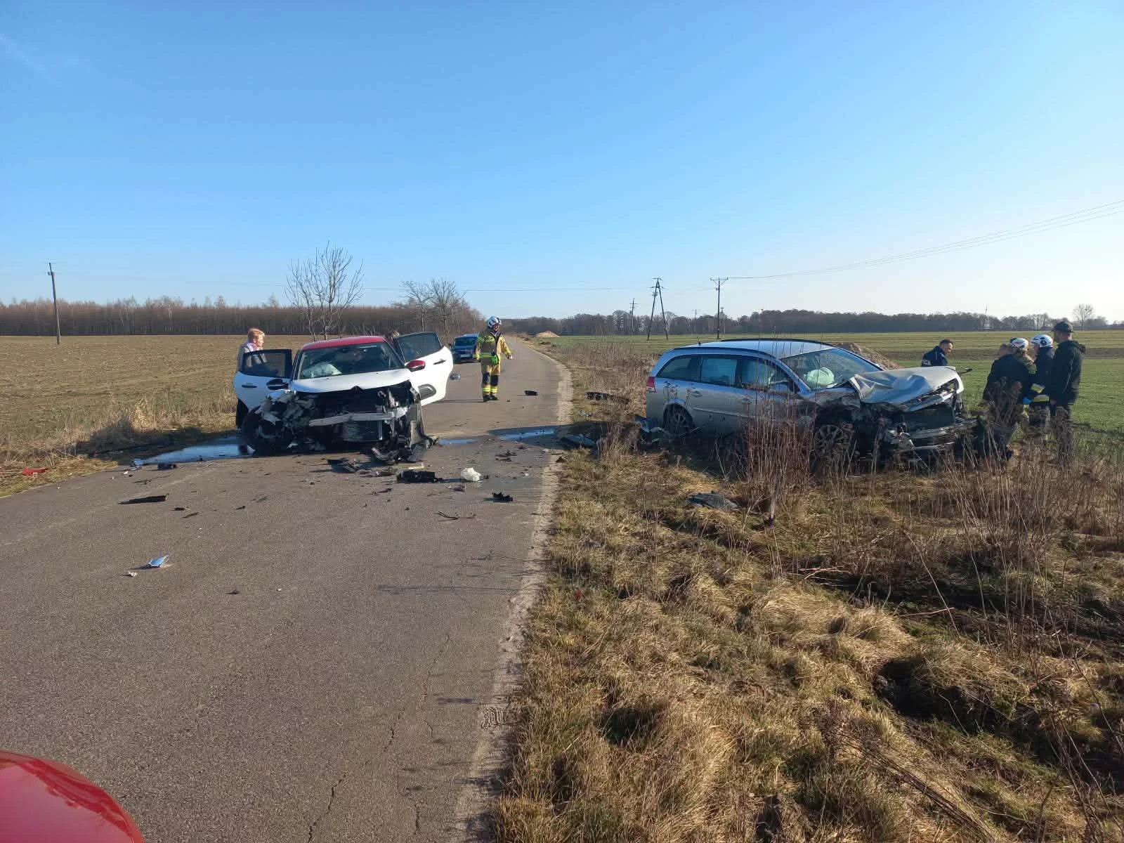 Czołowe zderzenie pod Płockiem. Dwie osoby są ranne!