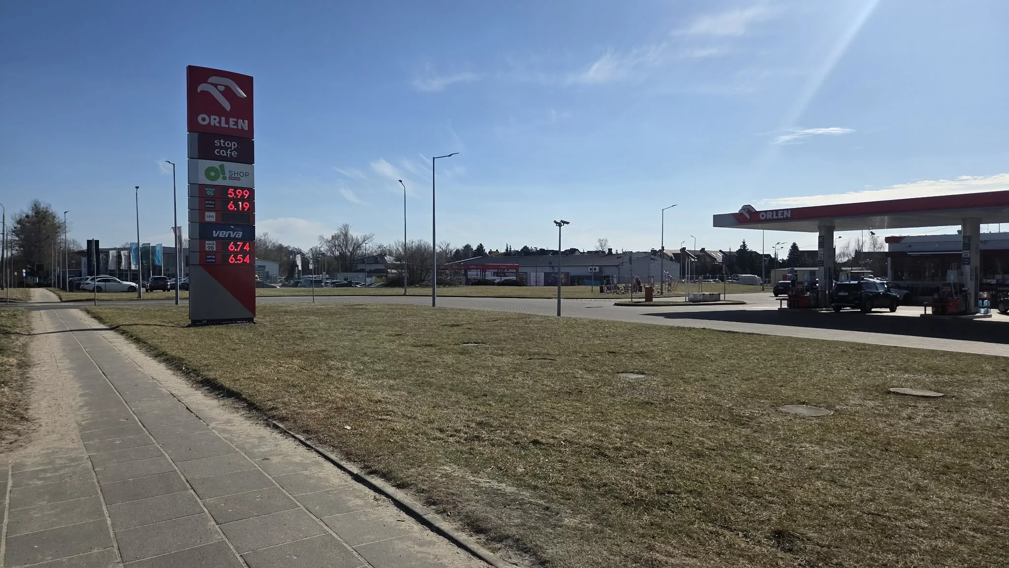 Wojna w Iranie, zakłócenia w dostawie ropy i gazu. Orlen uspokaja