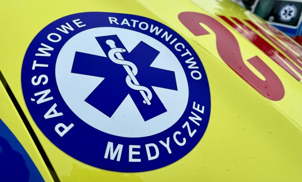 Interwencja służb na płockim osiedlu. Mężczyzna leżał z rozbitą głową!