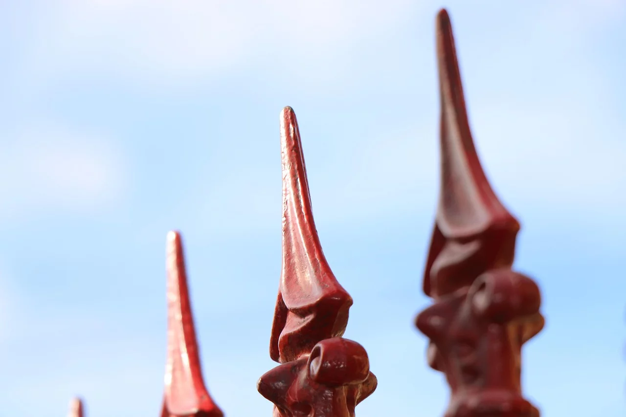 W 2026 roku czeka nas rewolucja. Takich płotów już nie postawisz przy domu