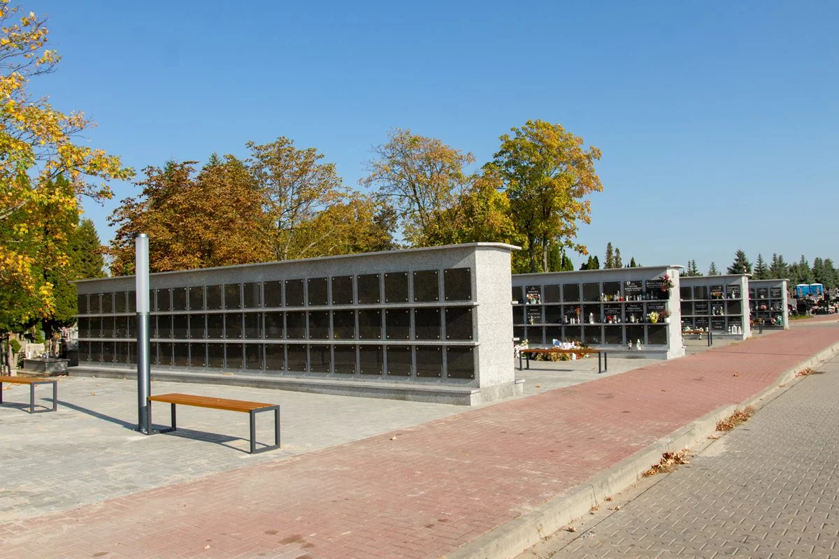 Zakończono kolejny etap budowy na Cmentarzu Komunalnym. Powstały nowe miejsca pochówku