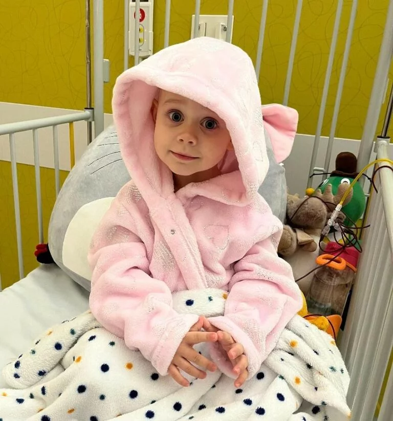 Dramat w sportowej rodzinie z Płocka. 2-letnia Marysia walczy o życie