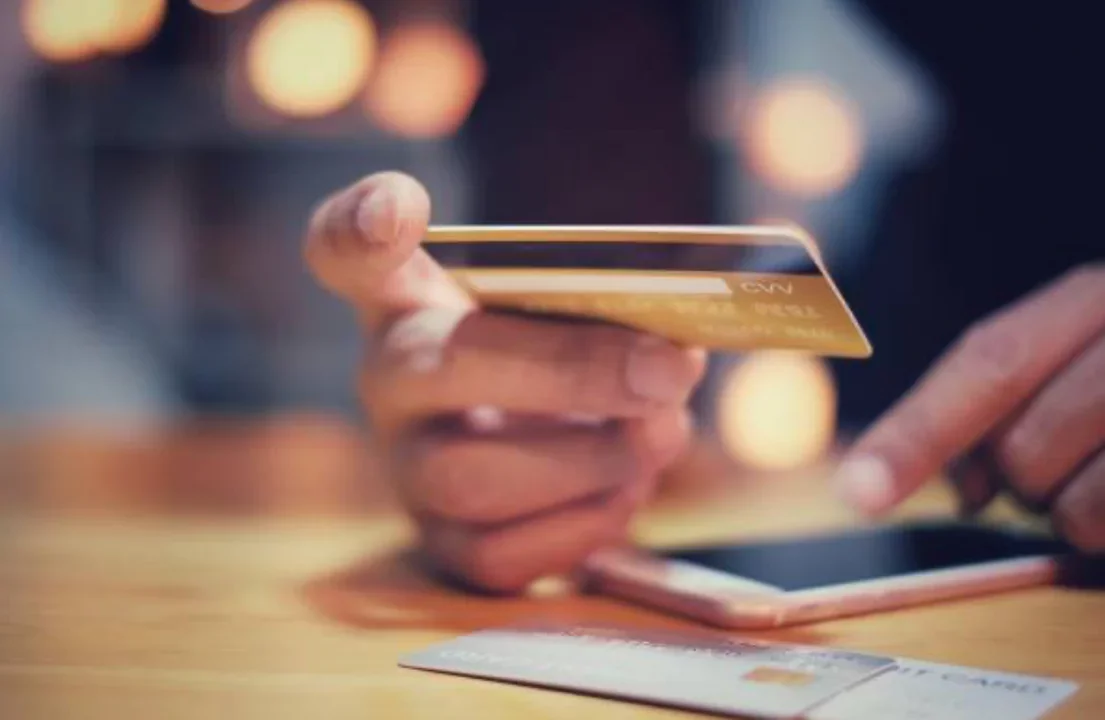 Piszą, iż "to ostatnia szansa" i kuszą wielkimi wyprzedażami. Oto nowa metoda internetowych oszustów