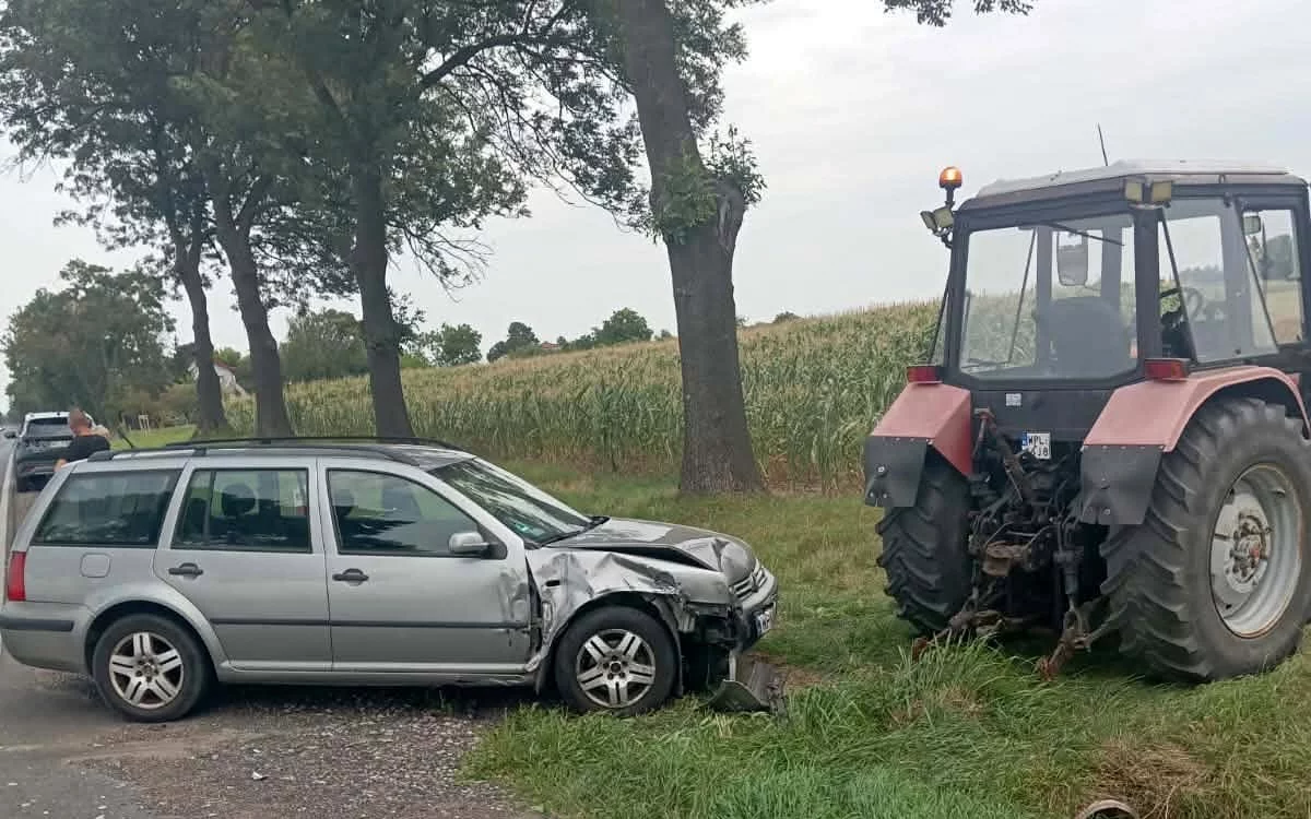 Zderzenie auta z ciągnikiem. 5-latek w szpitalu, ruch wahadłowy
