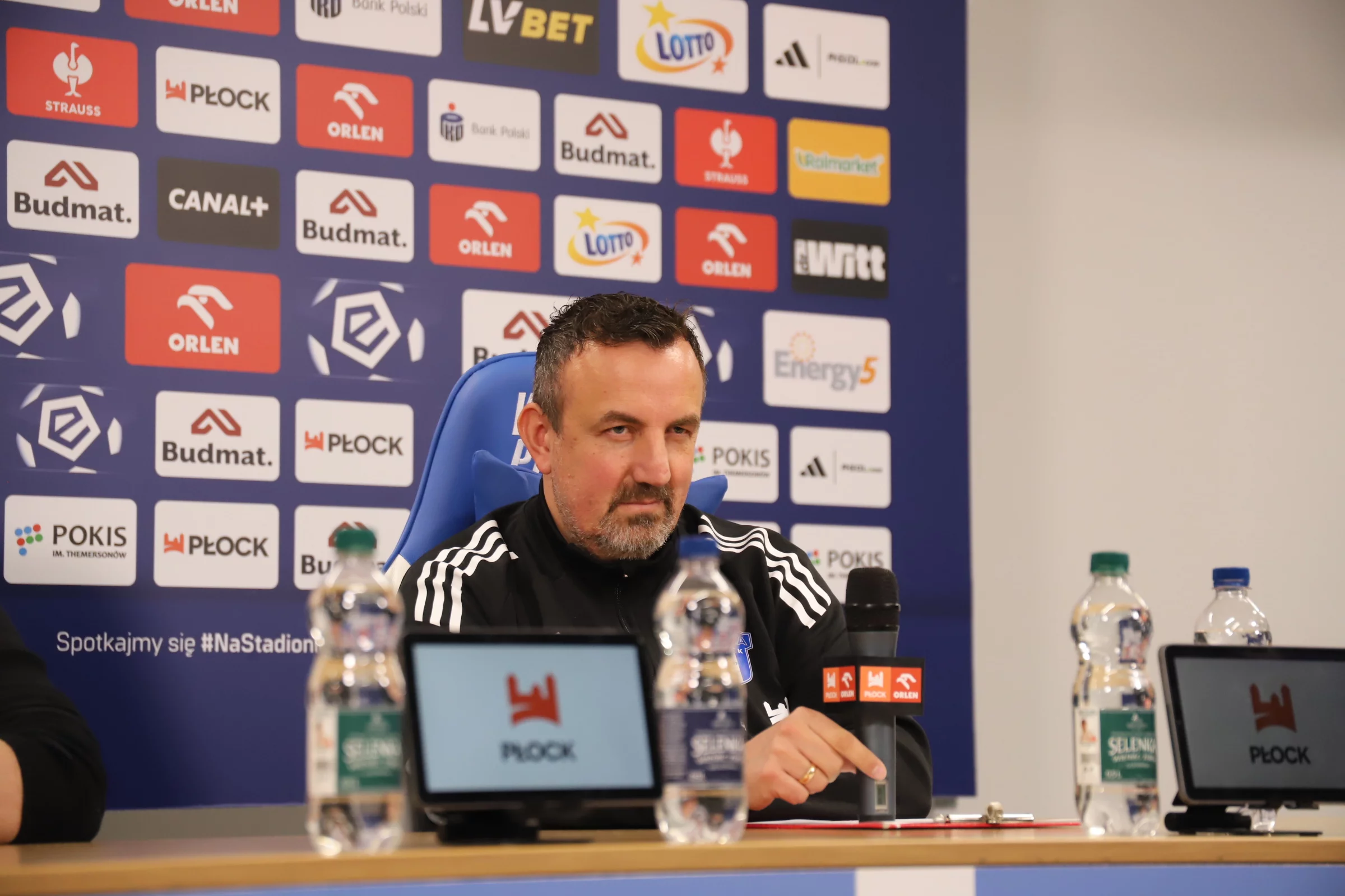 Mariusz Misiura komplementuje Widzew i stawia go w roli faworyta. - Wierzymy, iż to będzie ten jeden mecz, który wygramy