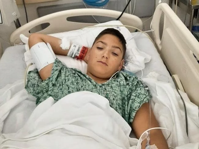 "Rzadka choroba zabija Krystiana". Czasu jest bardzo mało, liczy się każda złotówka!