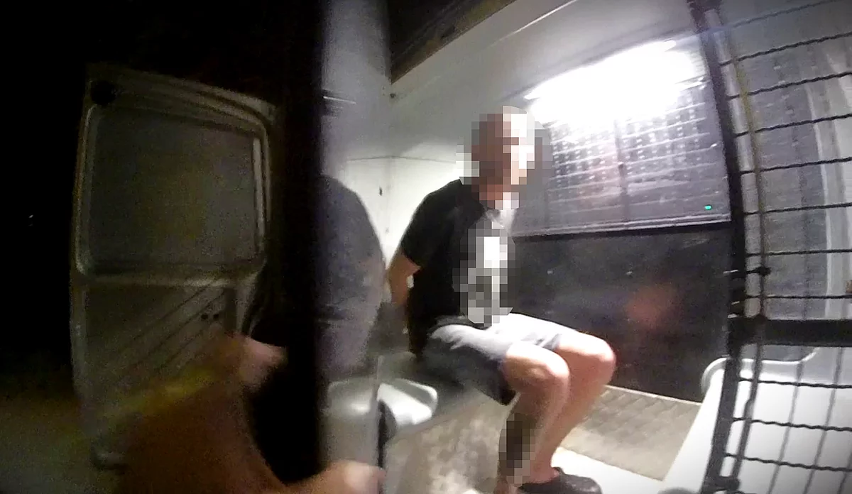 Próbowali uciec przed kontrolą policji. Dwóch pijanych kierowców za kółkiem tego samego auta