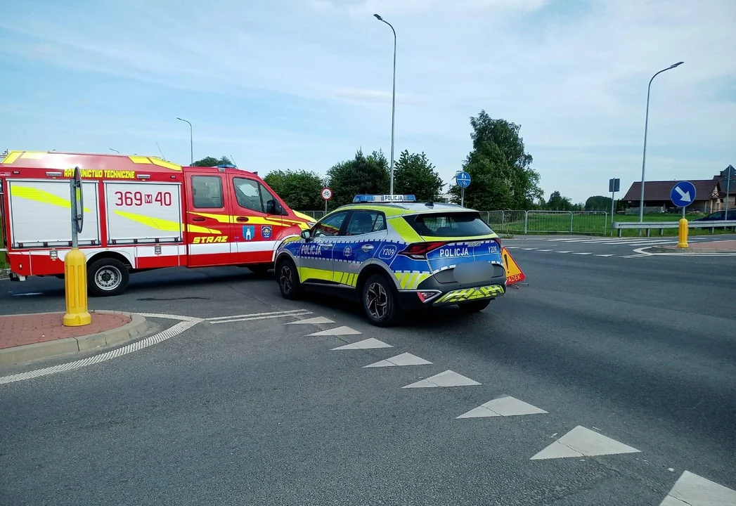 Wypadek niedaleko Płocka. Senior wymusił pierwszeństwo, motocyklista w szpitalu