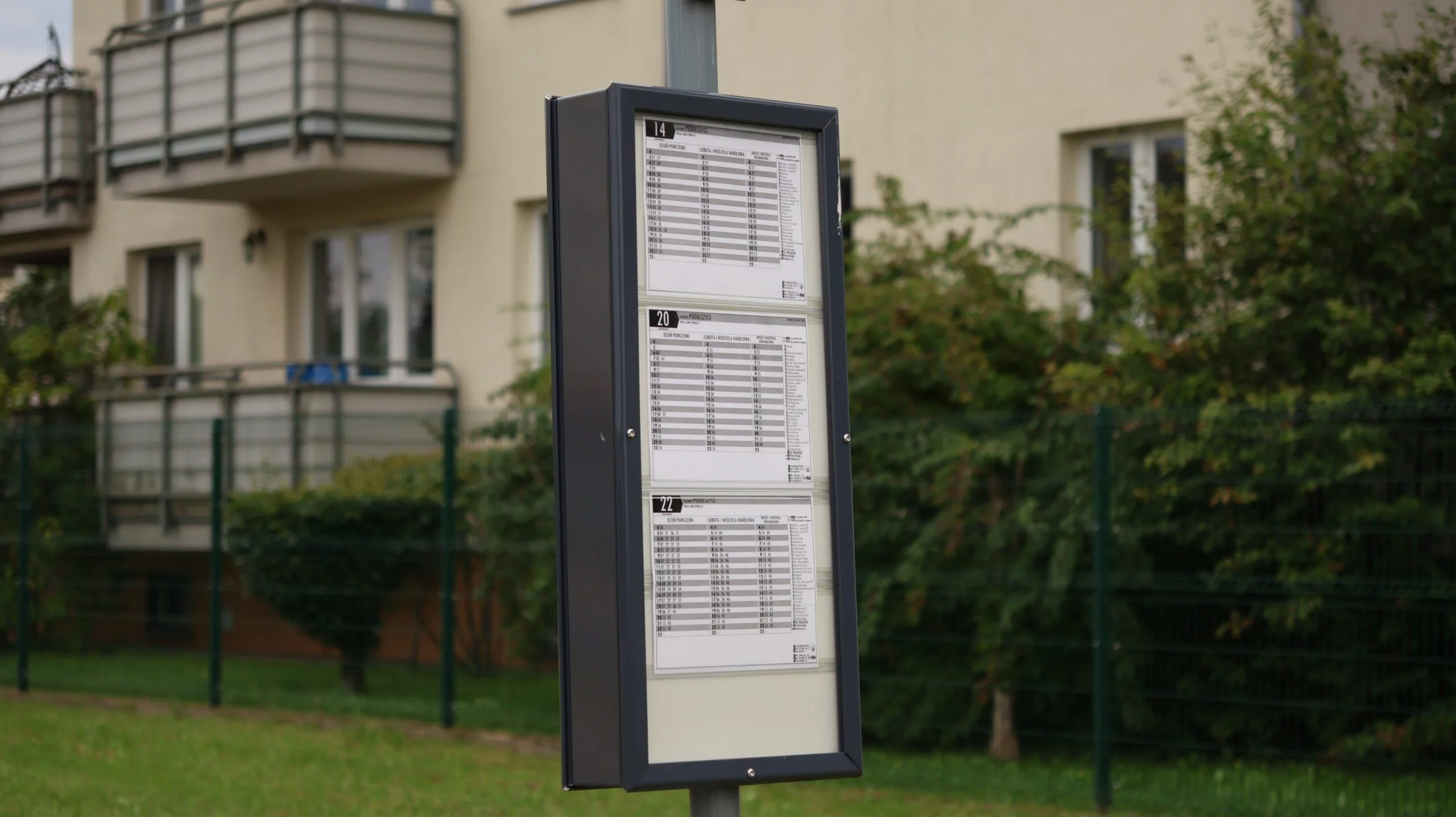 Nowe gabloty na płockich przystankach. Jedna sztuka kosztowała ponad 2000 zł