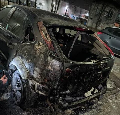 Szukają sprawców podpalenia. Spłonęło auto matki dwójki dzieci