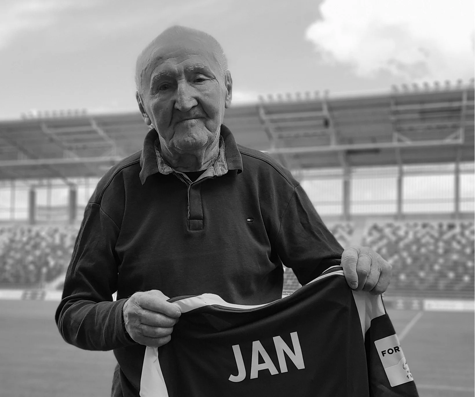 Smutna informacja. Zmarł najstarszy kibic Wisły Płock