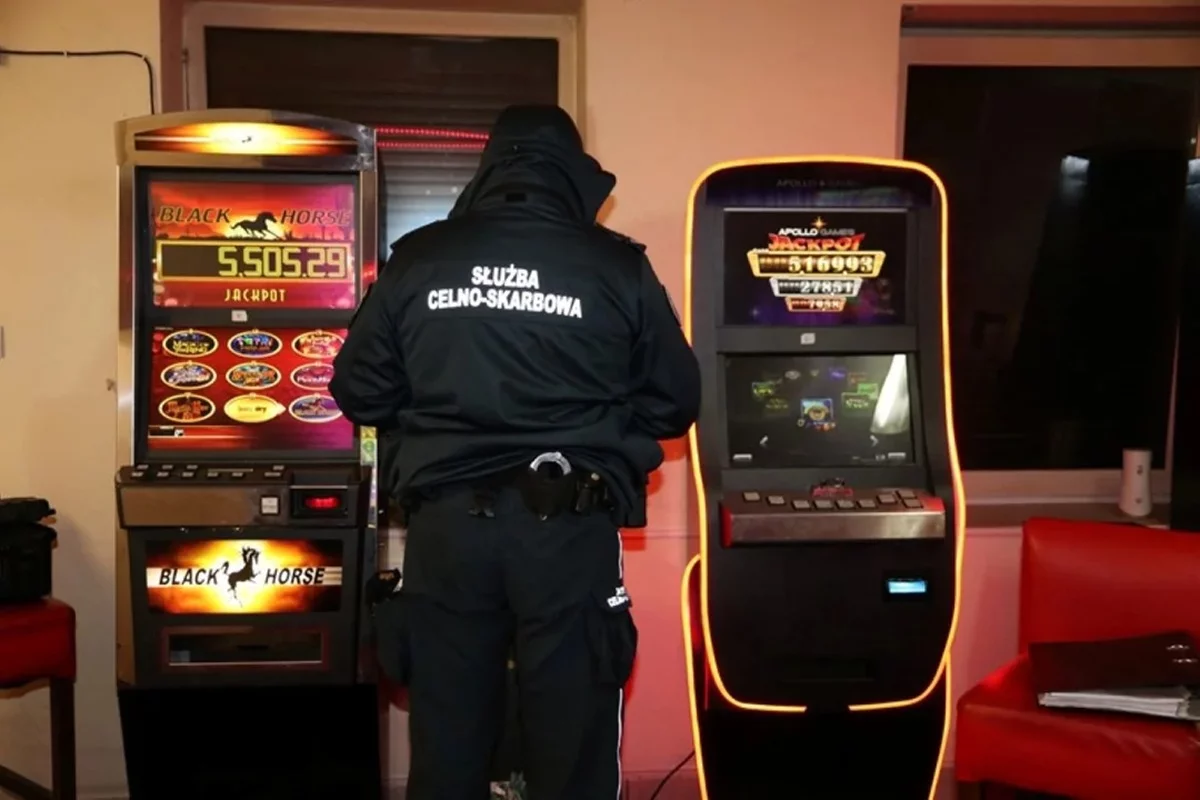 Można zostać skarbowym "szeryfem". Oferują prawie 7 tys. złotych, dodatki za wysługę i "trzynastkę"