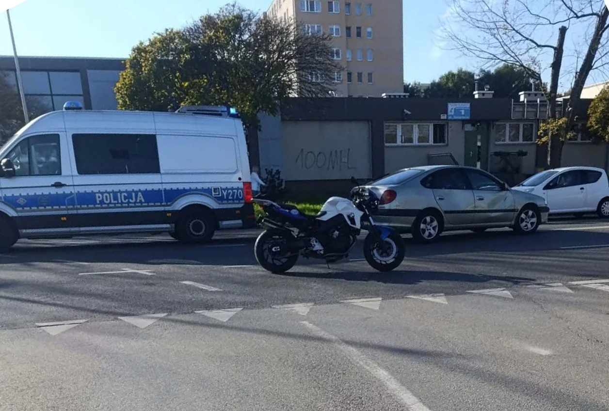 Wypadek w centrum Płocka. 77-latek wjechał na czerwonym. Są ranni!