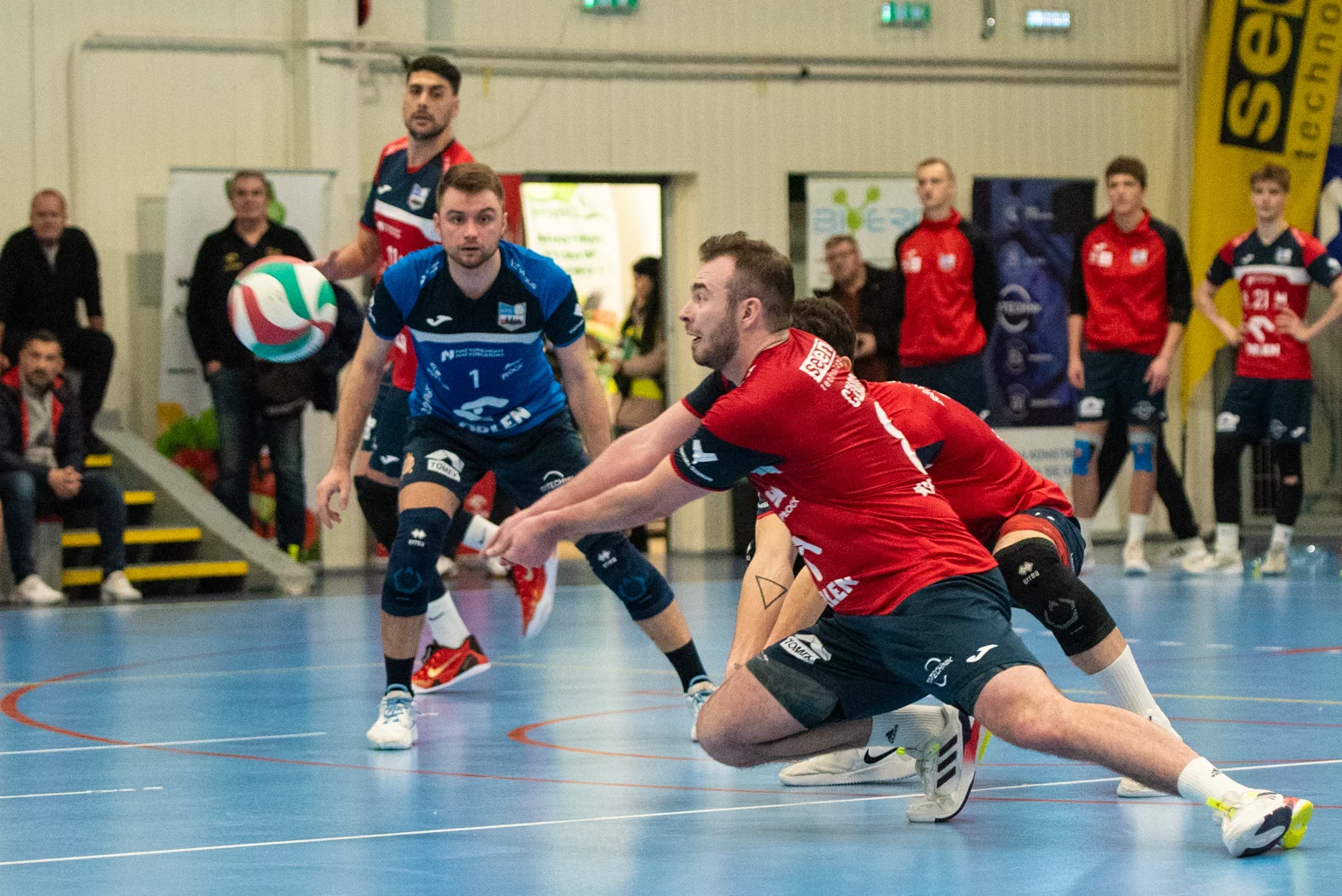 Lider KPS Płock zagra dopiero w środę. Ogromny ścisk w tabeli drugiej ligi siatkarzy