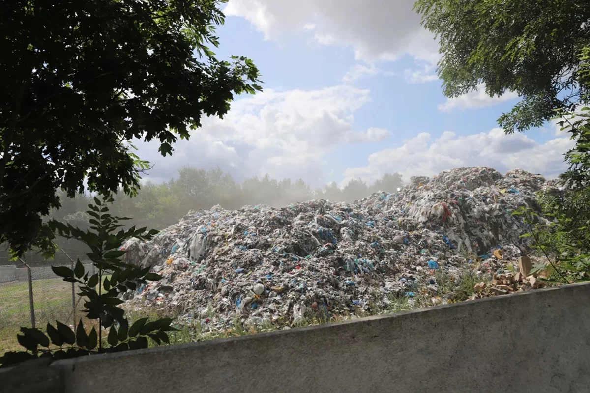 Ponad 2 lata od pierwszej decyzji w końcu wykonanie. Będzie drogo, ale likwidacja nielegalnego składowiska odpadów coraz bliżej