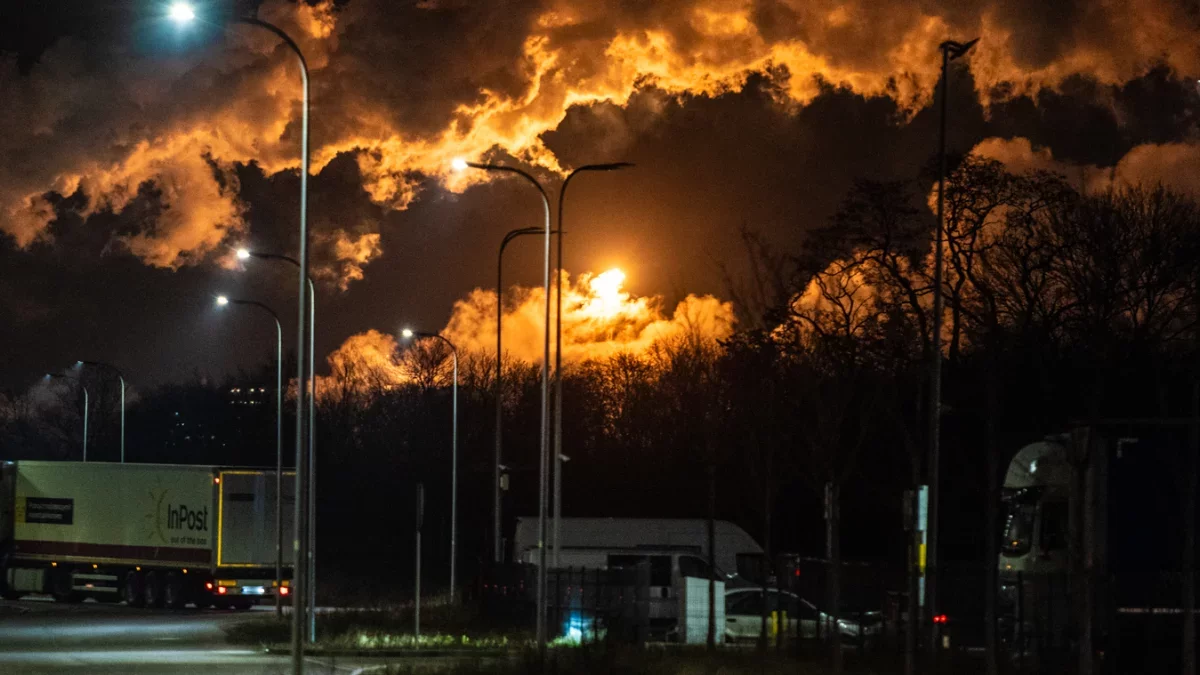 Efekty świetlne na niebie. Orlen informuje i przeprasza