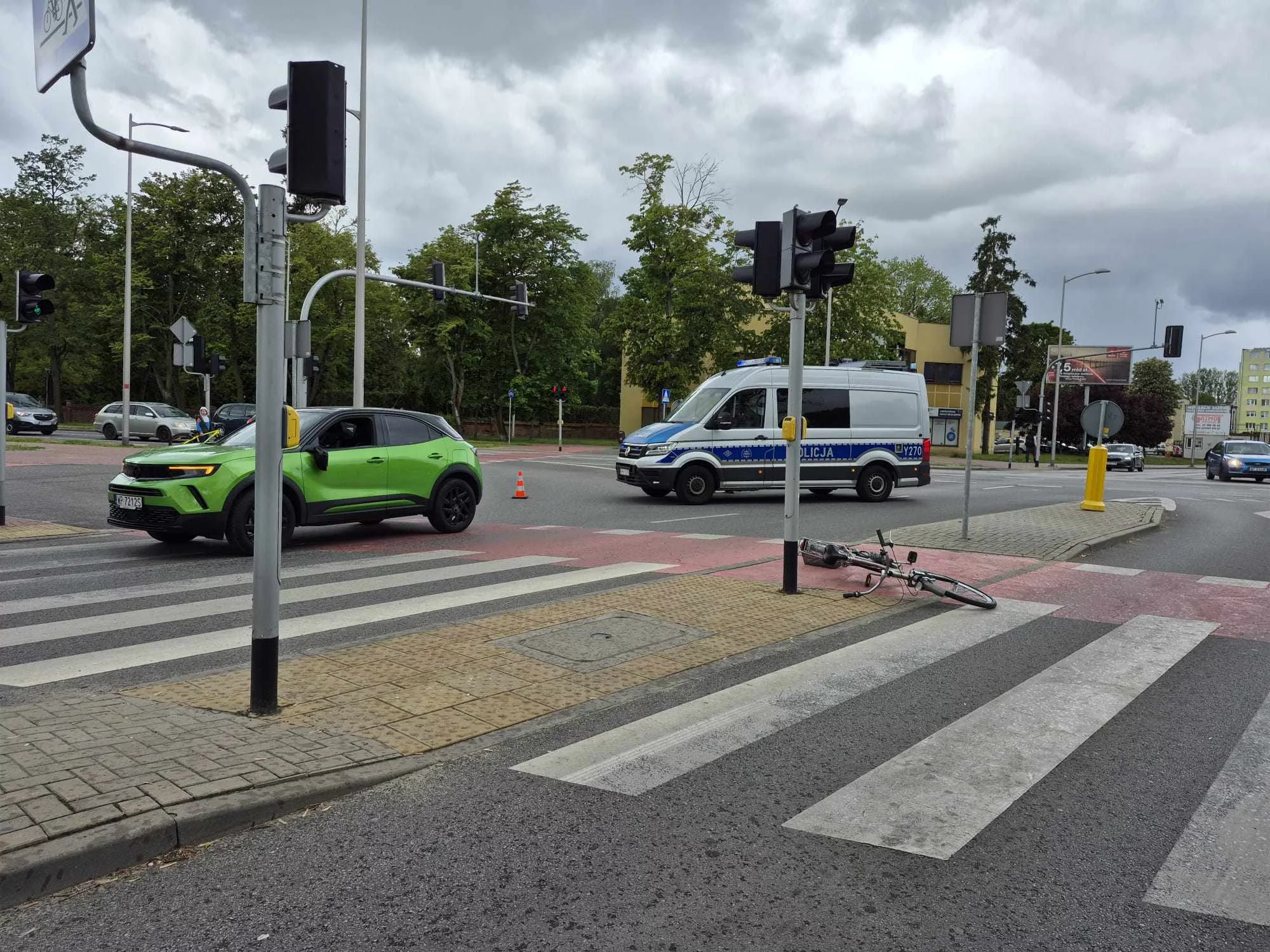 Wypadek w Płocku. Jedna osoba ranna, droga całkowicie zablokowana!