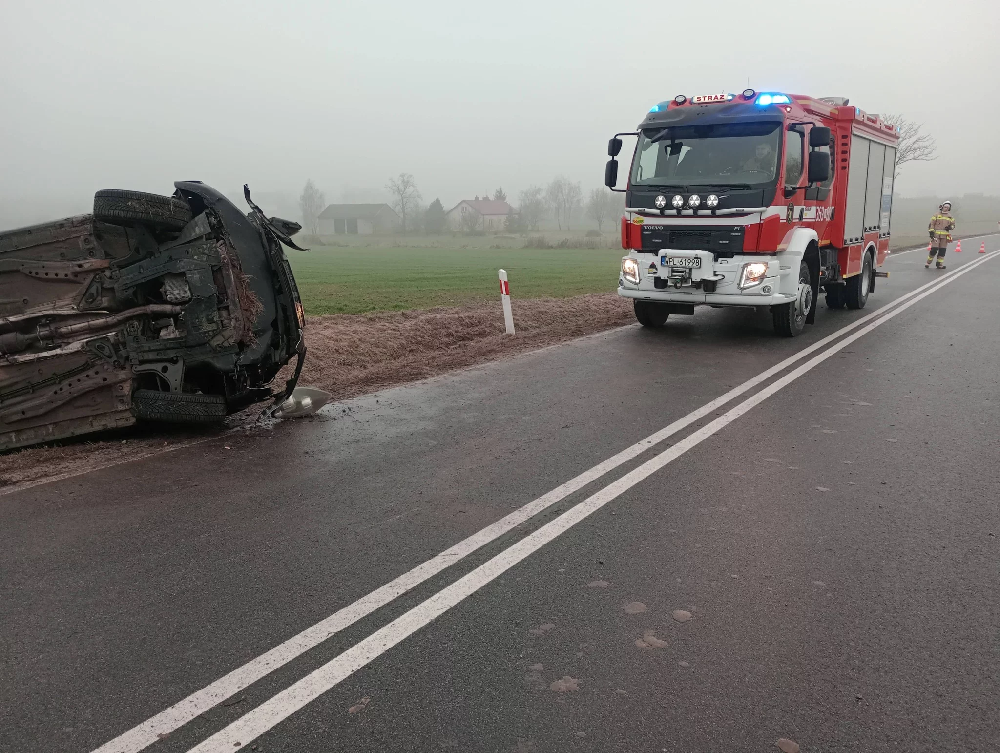 Gołoledź sparaliżowała region. Strażacy z Płocka mieli ręce pełne roboty