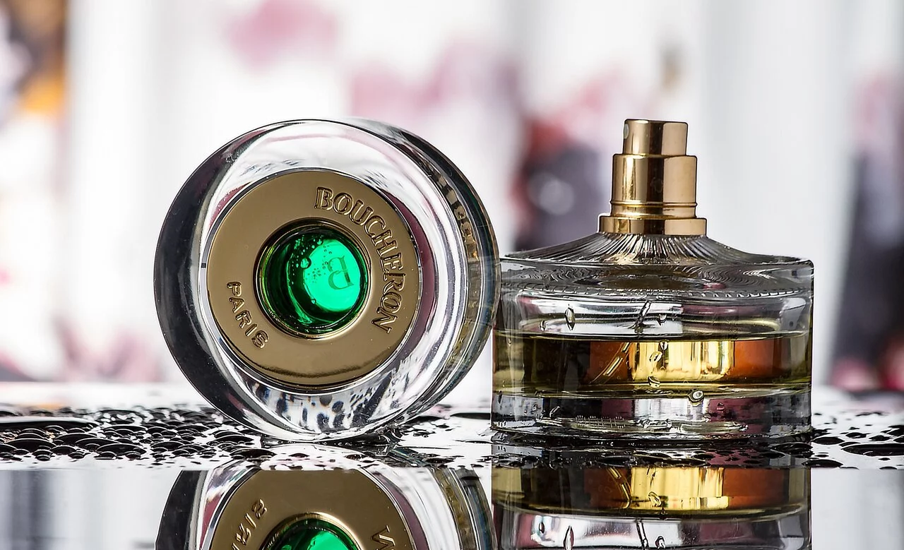 Wybierali w sklepie drogie perfumy, ale „zapominali” zapłacić. „Szczęście” ich opuściło