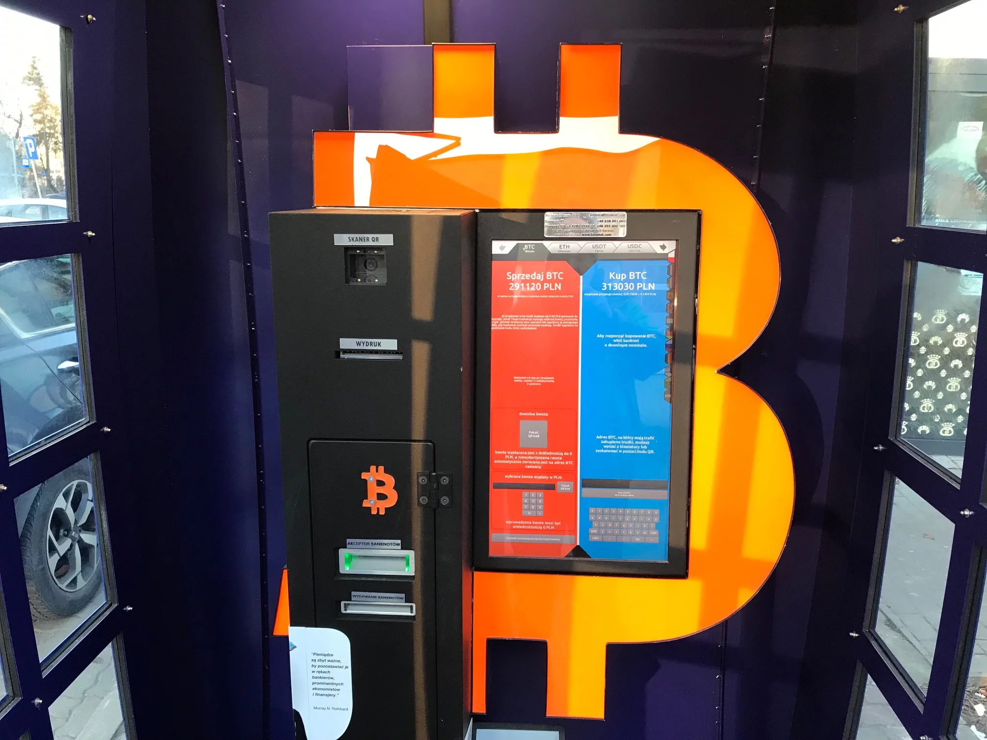 Złoto, ale tylko cyfrowe. Kolorowy bankomat w Płocku