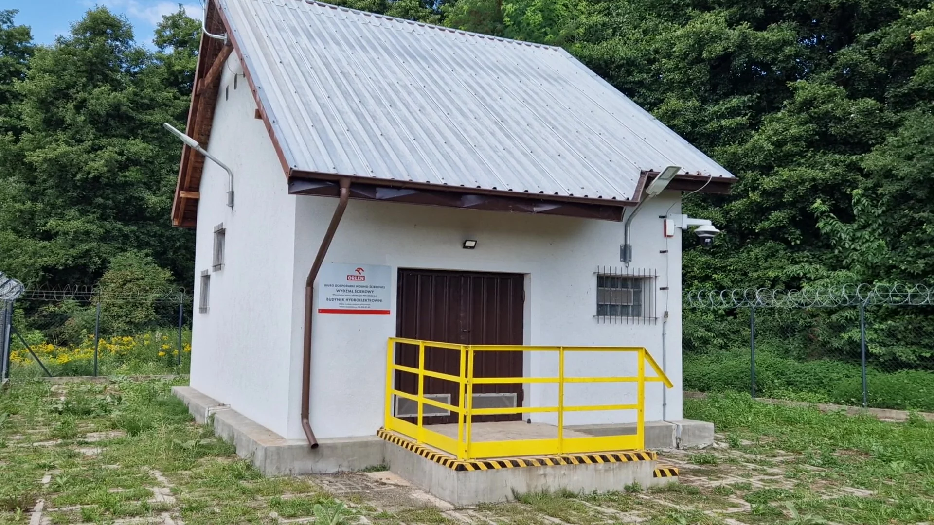 Hydroelektrownia ORLENU jest napędzana ściekami. Codziennie produkuje prąd dla Płocka [WIDEO]