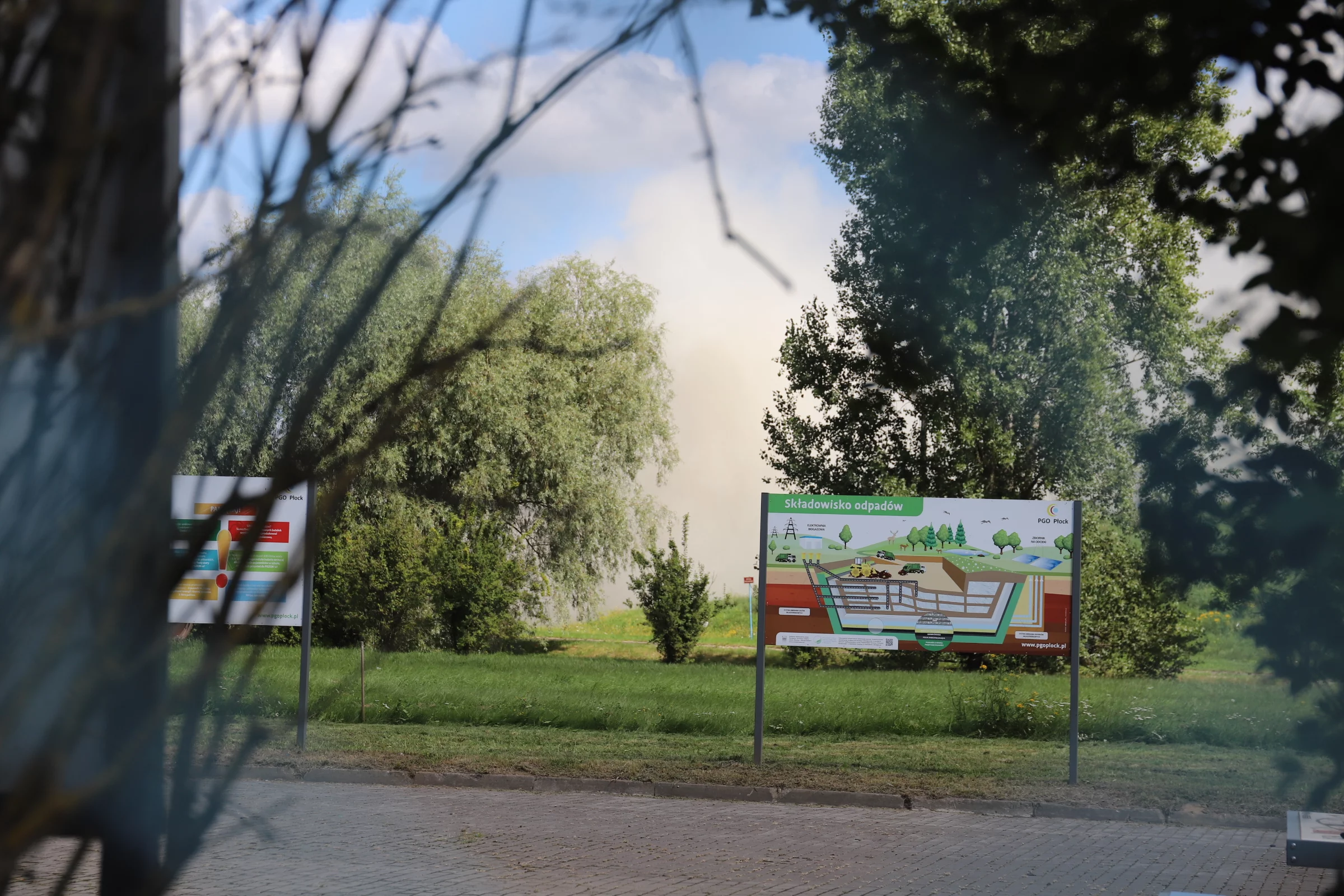 Pożar na wysypisku śmieci w Kobiernikach