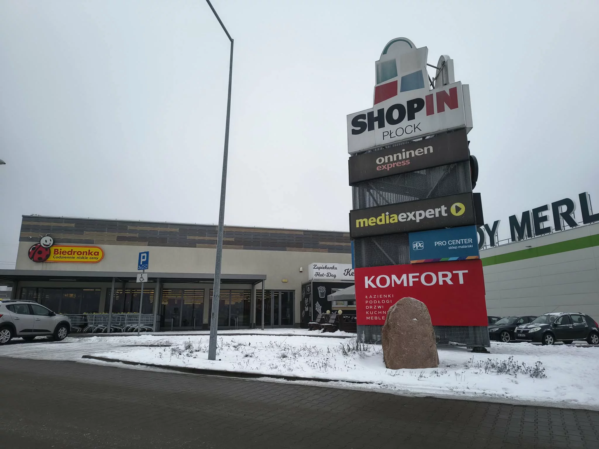 W kolejnym sklepie słyszymy, iż "nie ma". Nadeszła zima, a tego towaru próżno szukać