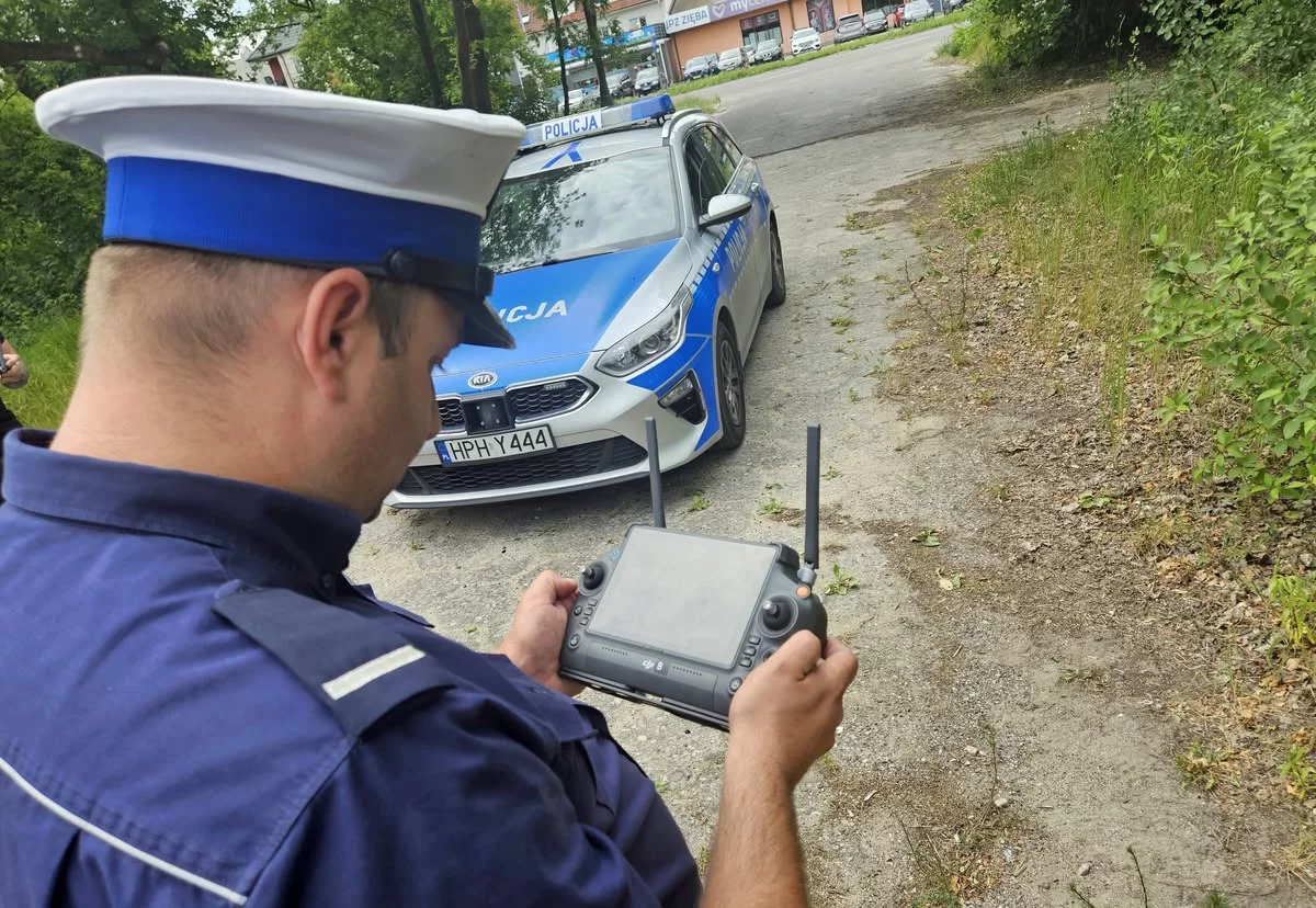 Mazowsze. Bezzałogowy statek powietrzny nagrywał przejazdy kolejowe