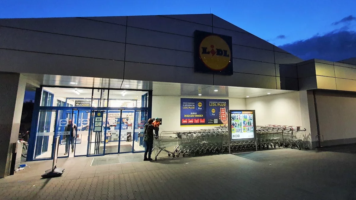 Masło za 88 gr, mleko tańsze o 62 proc. Lidl ruszył z lawiną promocji