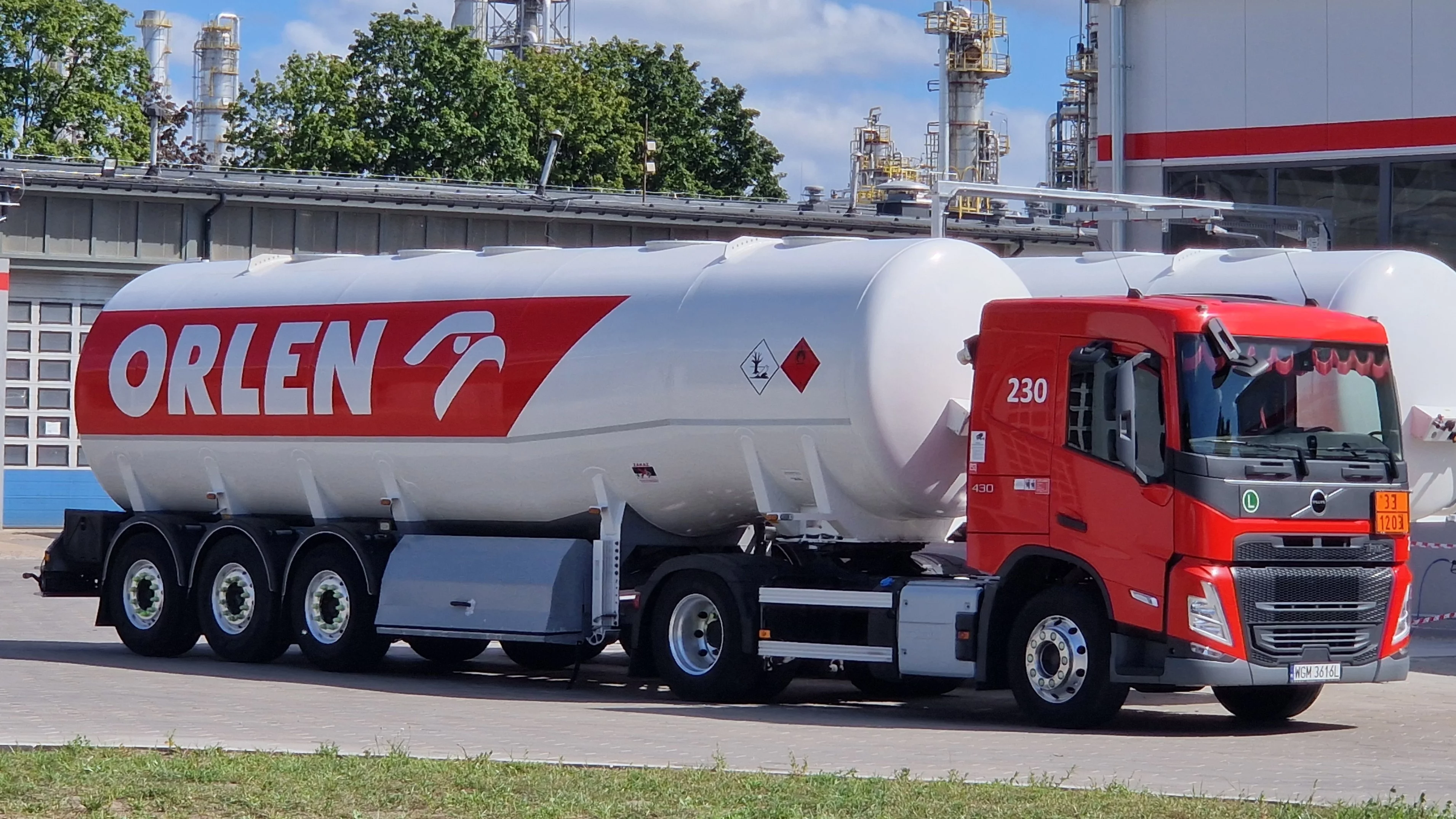 Flota ORLEN Transport codziennie mogłaby 3 razy okrążyć Ziemię [WIDEO]