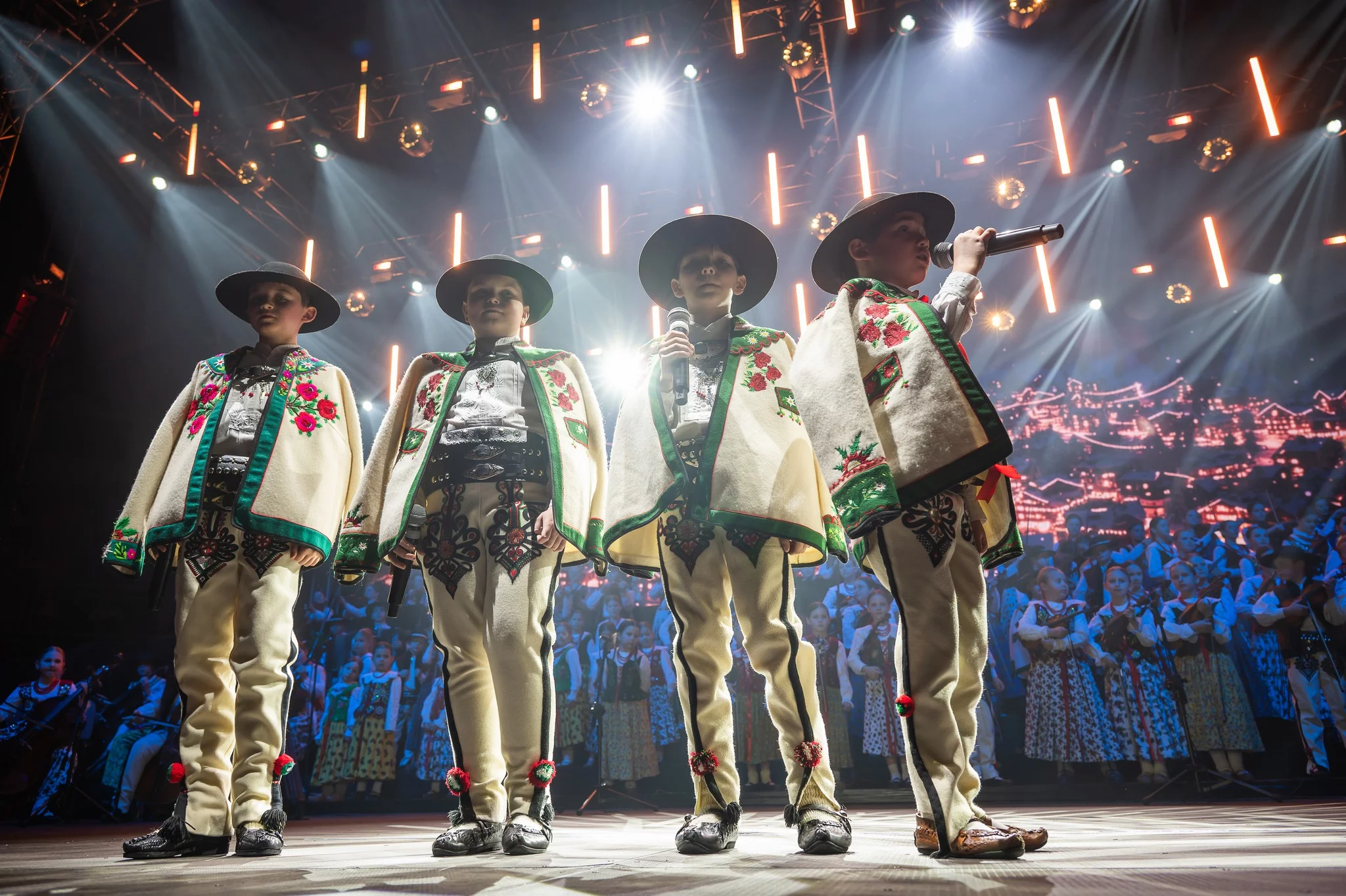 Setki artystów i góralska energia! Mała Armia Janosika wystąpi w Płocku