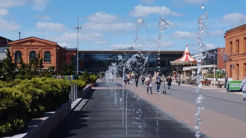 Obrazek do pytania - Dawna fabryka Izraela Poznańskiego, dziś ogromne centrum handlowo-kulturalne to: