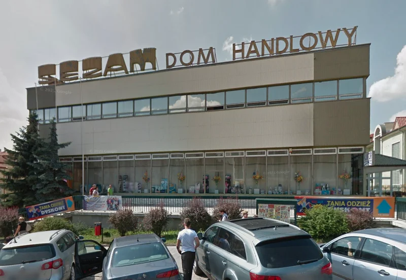Obrazek do pytania - Dom handlowy SEZAM wciąż jest odwiedzany przez wielu klientów. W którym roku przeszedł remont?