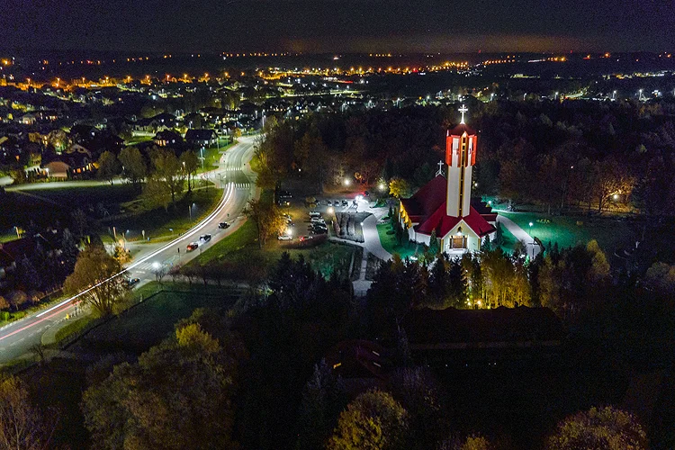 Obrazek do pytania - Bełchatów nocą wygląda naprawdę ładnie, ale czy poznajecie, gdzie zrobiliśmy to zdjęcie?