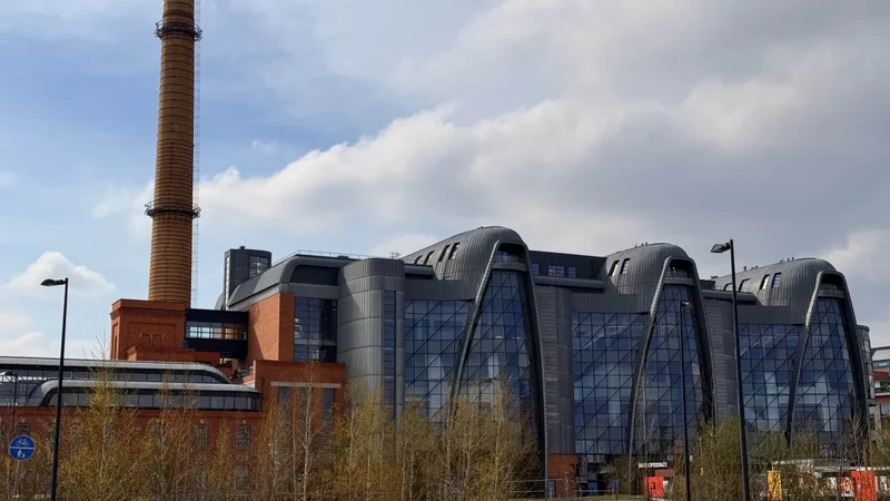 Obrazek do pytania - Dawna elektrownia, dziś centrum nauki i kultury, to: