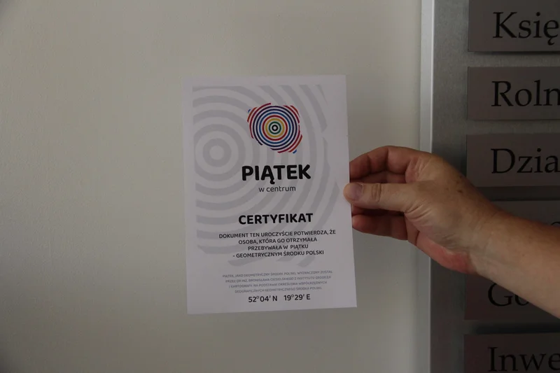 Obrazek do pytania - Ile kosztuje widoczny na zdjęciu certyfikat?