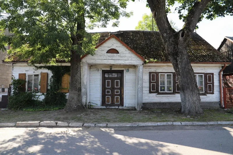 Obrazek do pytania - Na koniec ciekawa, zabytkowa chata z...