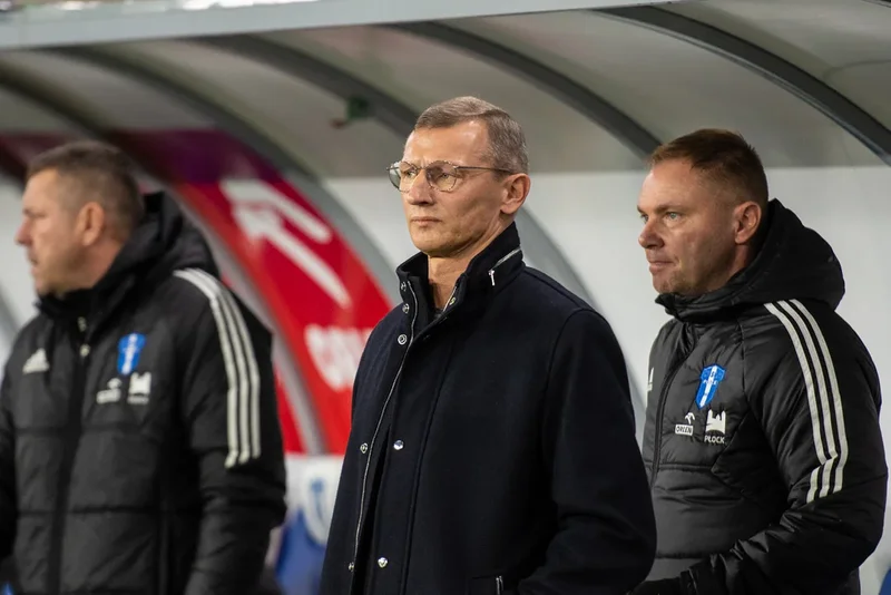 Obrazek do pytania - Dariusz Żuraw jest trzecim trenerem, który prowadził Wisłę Płock w 2023 roku. Ile meczów ligowych Nafciarze rozegrali pod jego wodzą?