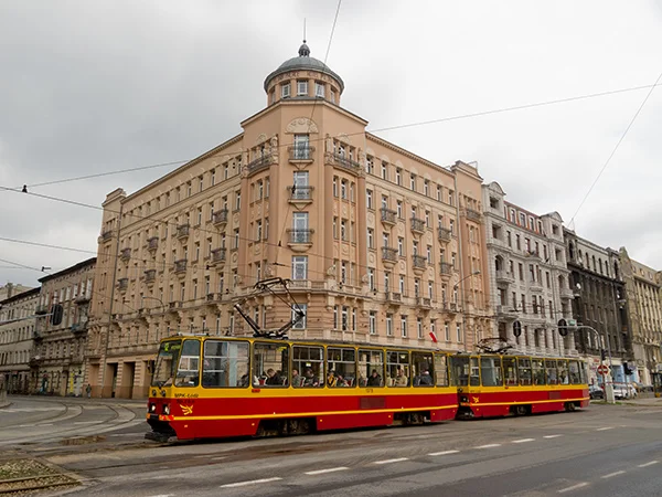 Obrazek do pytania - W którym roku wprowadzono żółto-czerwone malowanie pojazdów MPK Łódź?