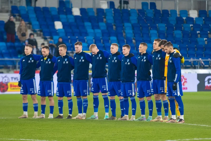 Obrazek do pytania - Wisła Płock zakończyła rok zwycięstwem. Na której pozycji w tabeli podopieczni Dariusza Żurawia zakończyli 2023 rok?