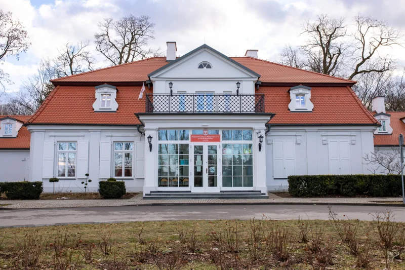 Obrazek do pytania - Na początek coś łatwego - co to za budynek?