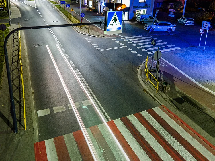 Obrazek do pytania - Skoro pytaliśmy was o rondo, to teraz czas na drogę. Na jakiej ulicy wykonano to zdjęcie?