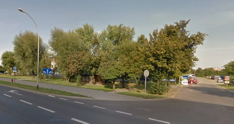 Obrazek do pytania - Teraz w tym miejscu stoi budynek handlowo-usługowy. Czy wiesz jaka to ulica?