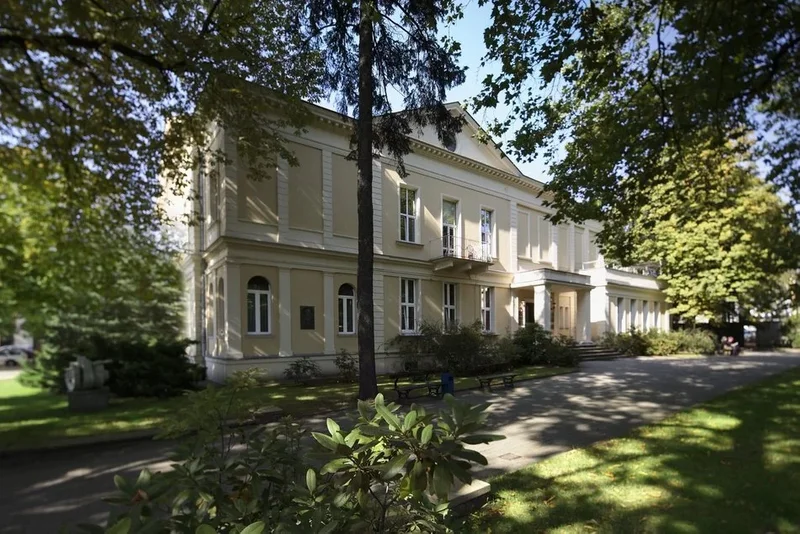 Obrazek do pytania - Jak potocznie nazywana jest Szkoła Filmowa w Łodzi?