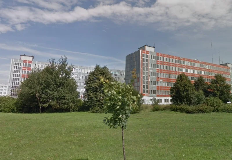 Obrazek do pytania - Te bloki z pewnością widzieliście nie raz. Przy jakiej ulicy się znajdują?