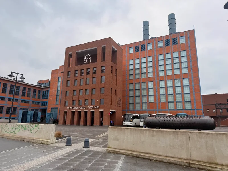 Obrazek do pytania - Gdzie znajduje się jedno z najnowocześniejszych planetariów w Polsce?